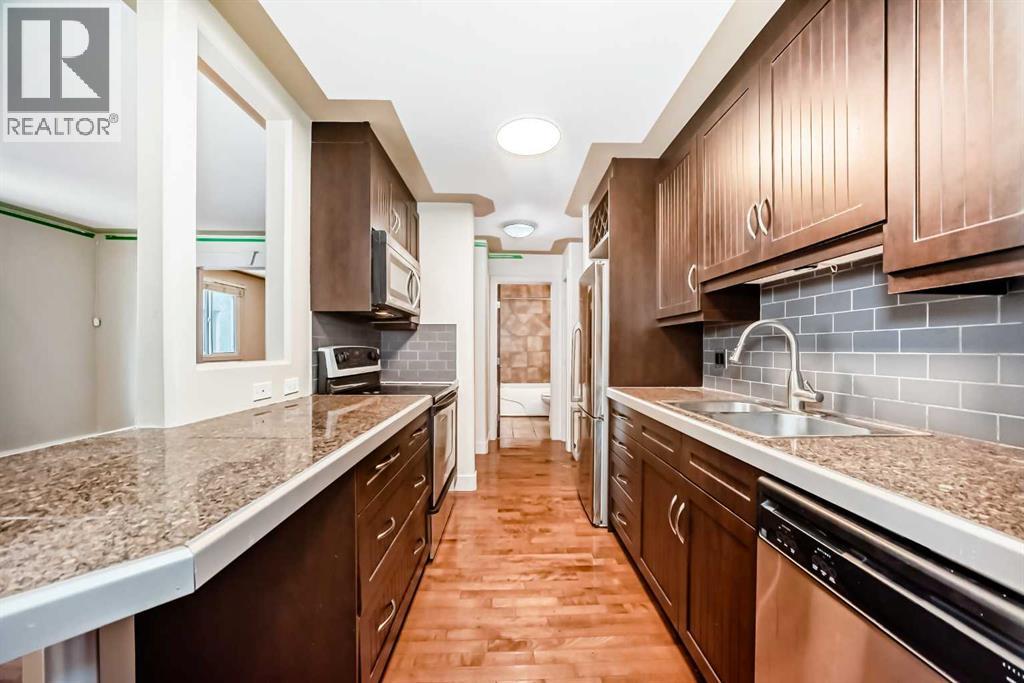 Apartment for Sale in 205, 2417 17 Street SW|Calgary, Alberta T2T4M9 3