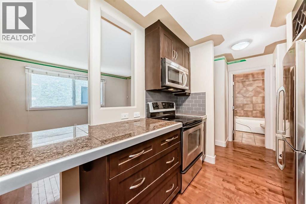 Apartment for Sale in 205, 2417 17 Street SW|Calgary, Alberta T2T4M9 4