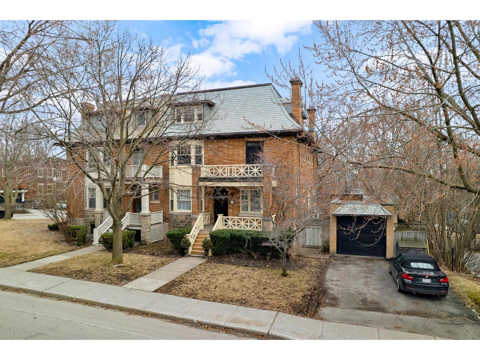 4690 Av. Westmount
