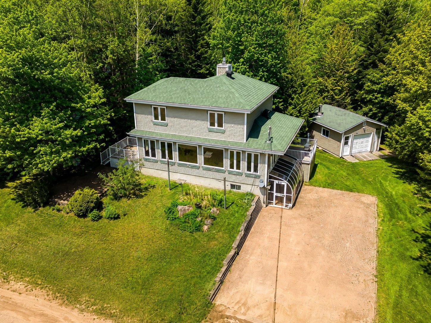 402 Ch. du Lac-Daniel