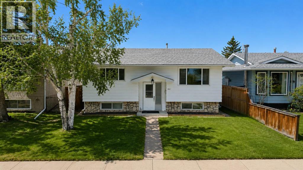 House for Sale in 263 Doverview Crescent SE|Calgary, Alberta T2B1Y7