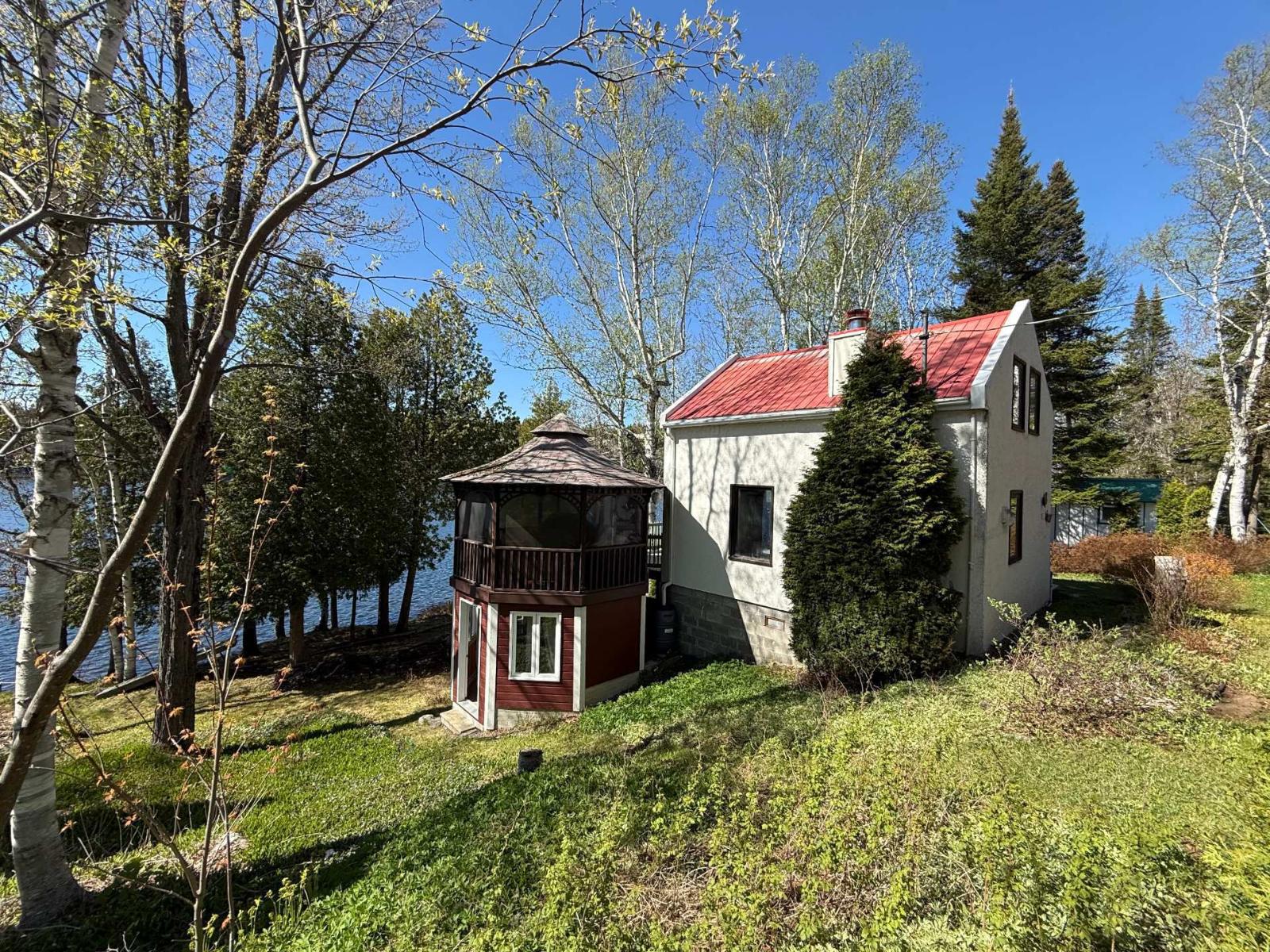 12 Ch. du Lac St-Pierre