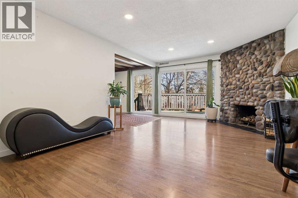 Duplex for Sale in 11175 Sacramento Drive SW|Calgary, Alberta T2W0J6 3