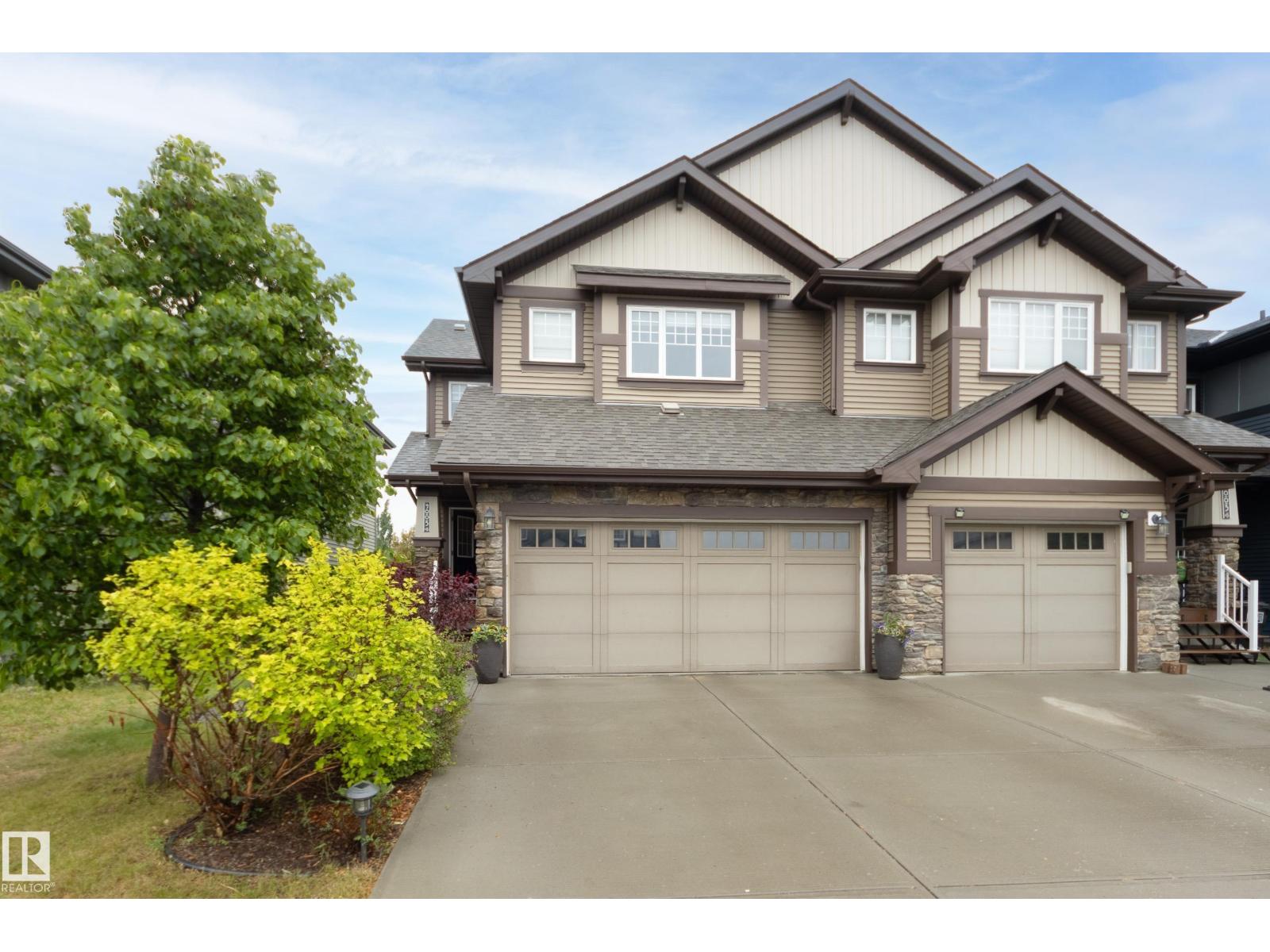 For sale: 9005 217 ST NW, Edmonton, Alberta T5T7C4 - E4492297