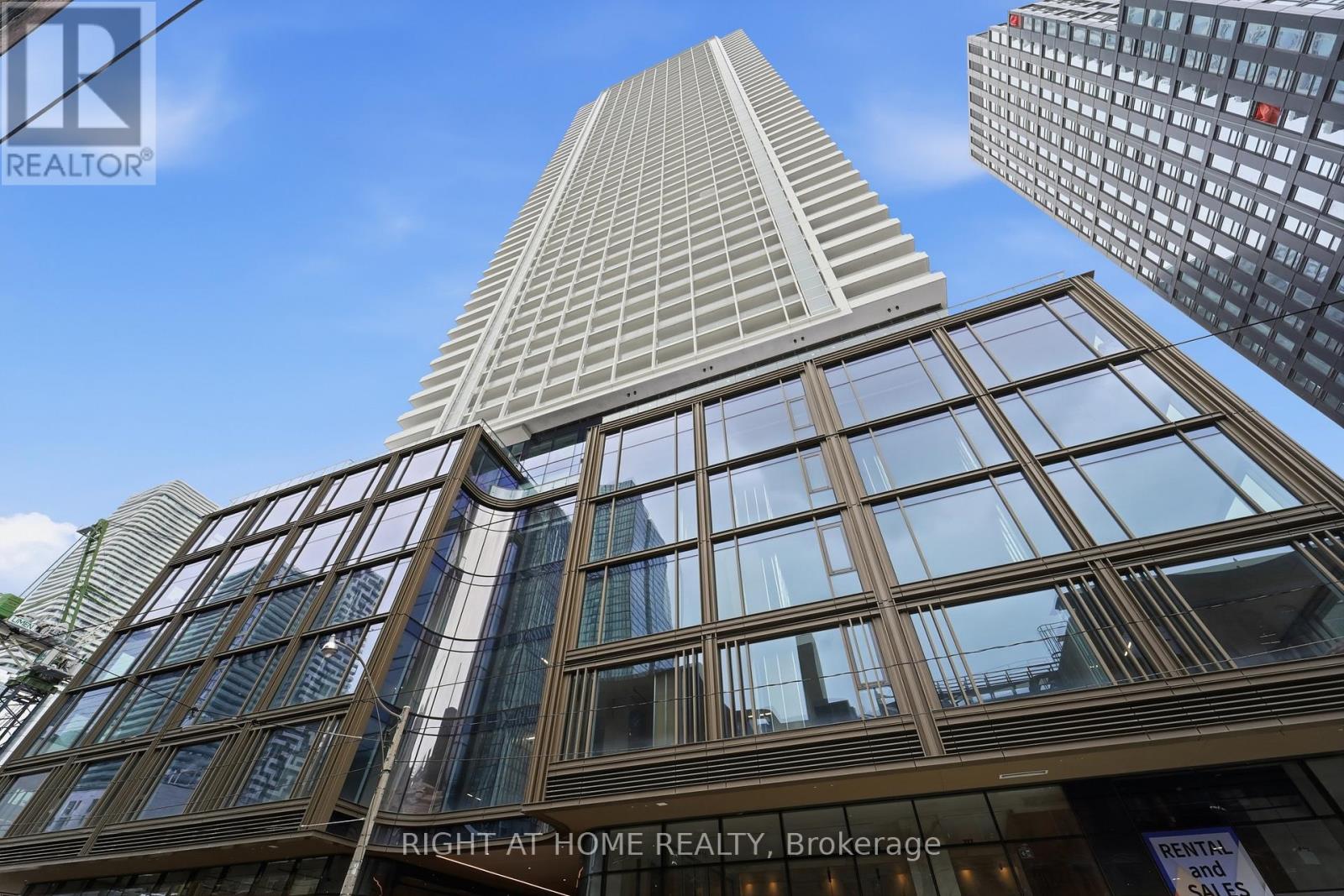 4711 - 88 QUEEN STREET E