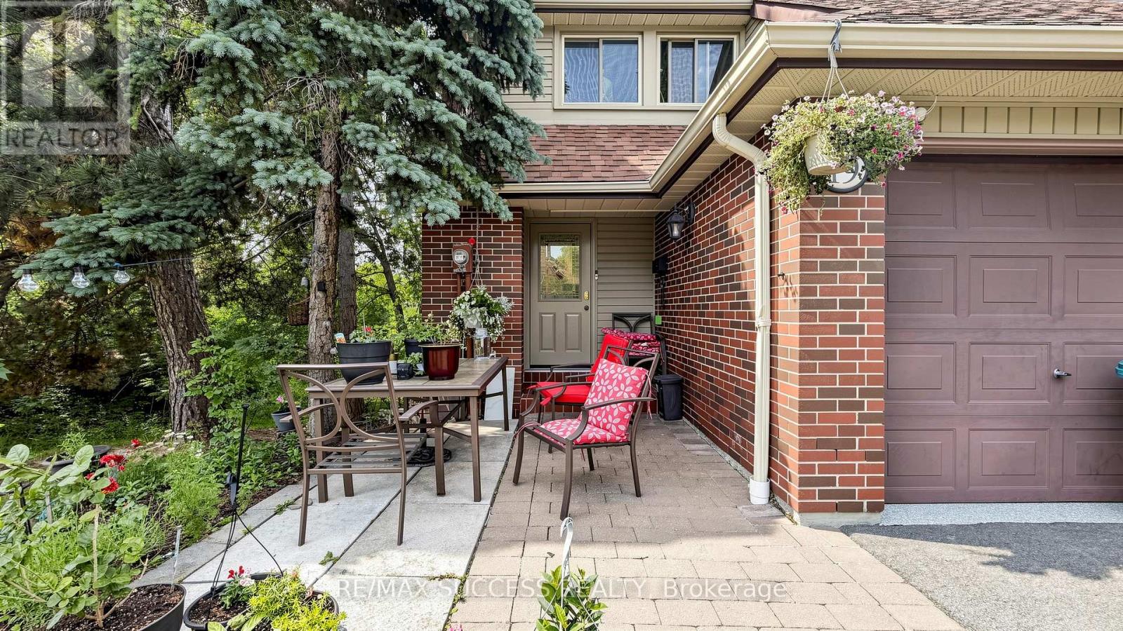 Row / Townhouse for Sale in 19 - 2617 WINDWOOD DRIVE|Mississauga (Meadowvale), Ontario L5N2K6