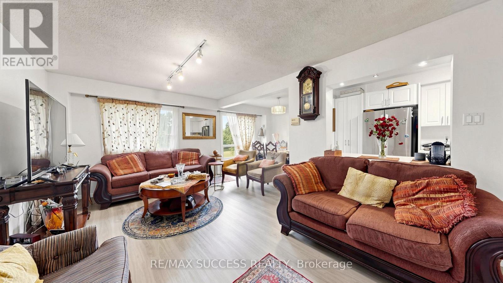 Row / Townhouse for Sale in 19 - 2617 WINDWOOD DRIVE|Mississauga (Meadowvale), Ontario L5N2K6 3