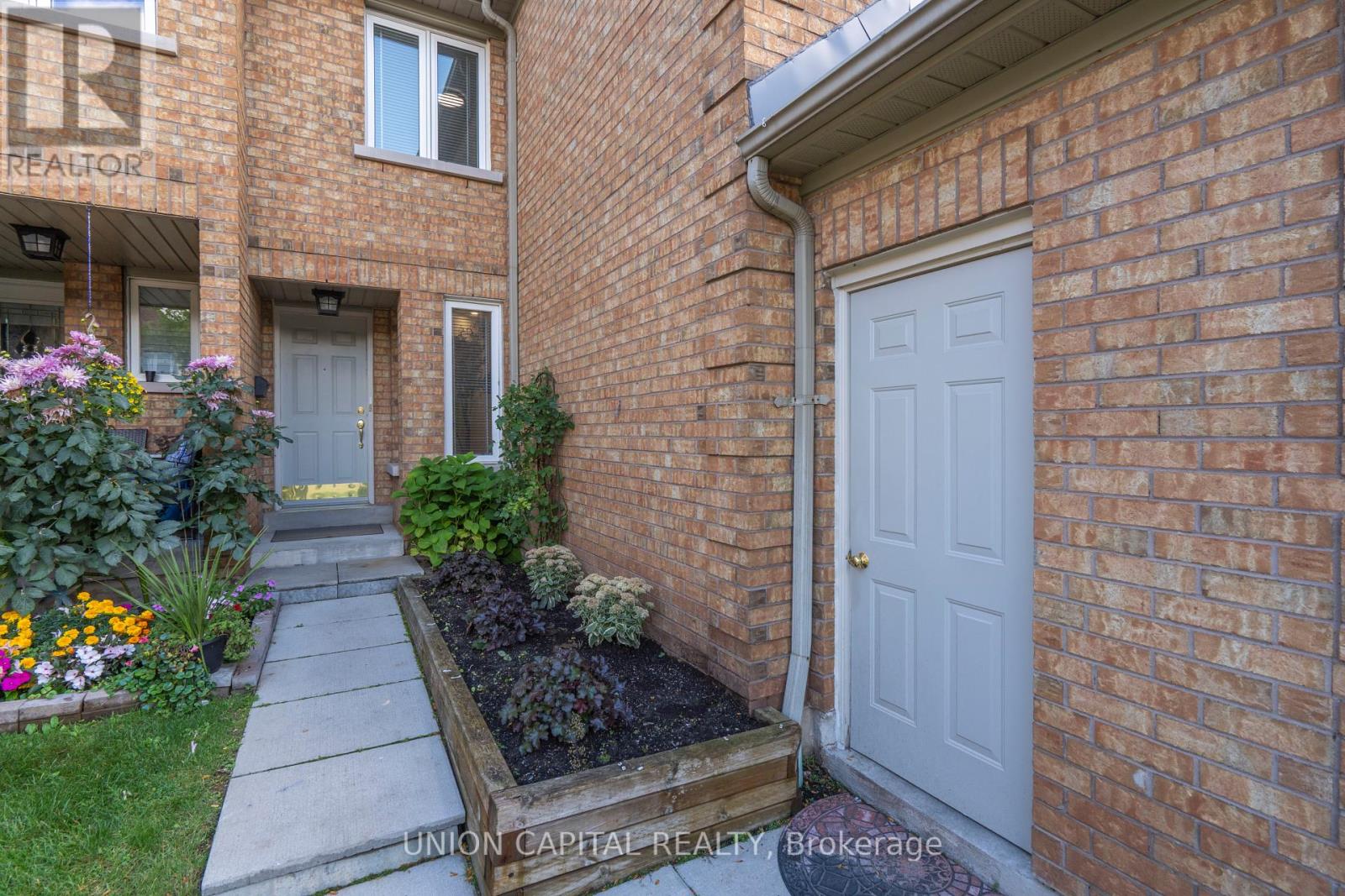 Row / Townhouse for Sale in 106 - 2555 THOMAS STREET|Mississauga (Central Erin Mills), Ontario L5M5P6 3
