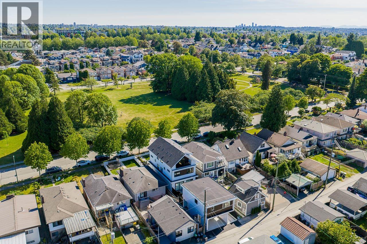 2877 CAMBRIDGE STREET|Vancouver, British Columbia V5J3Z1