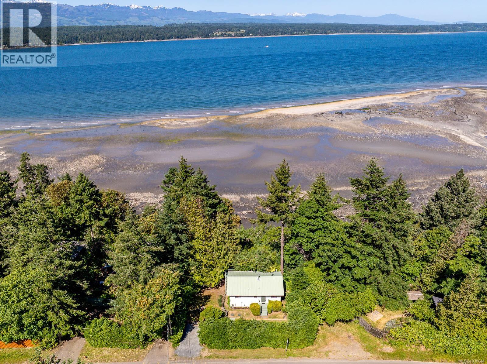 For sale: 3845 Shingle Spit Rd, Hornby Island, British Columbia V0R1Z0 ...