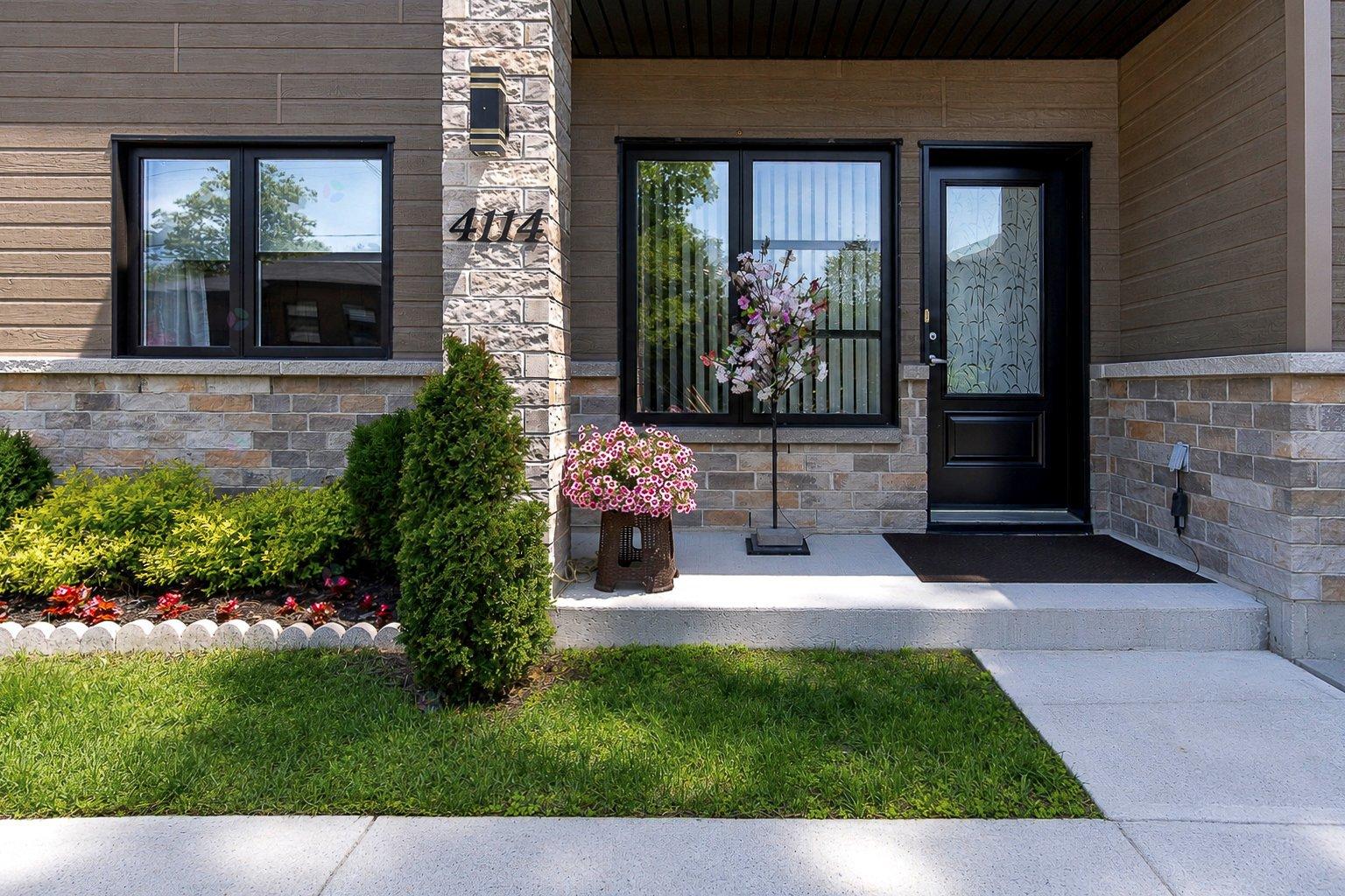 4114 Rue Champlain