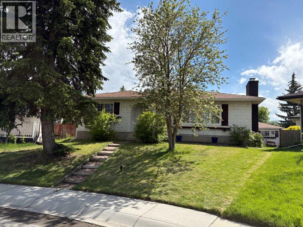 House for Sale in 35 Penworth Place SE|Calgary, Alberta T2A4G4