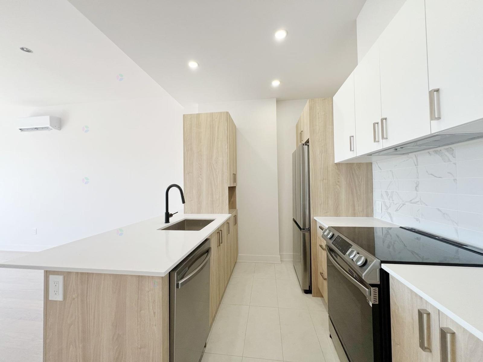 2030 Rue Lucien-Thimens