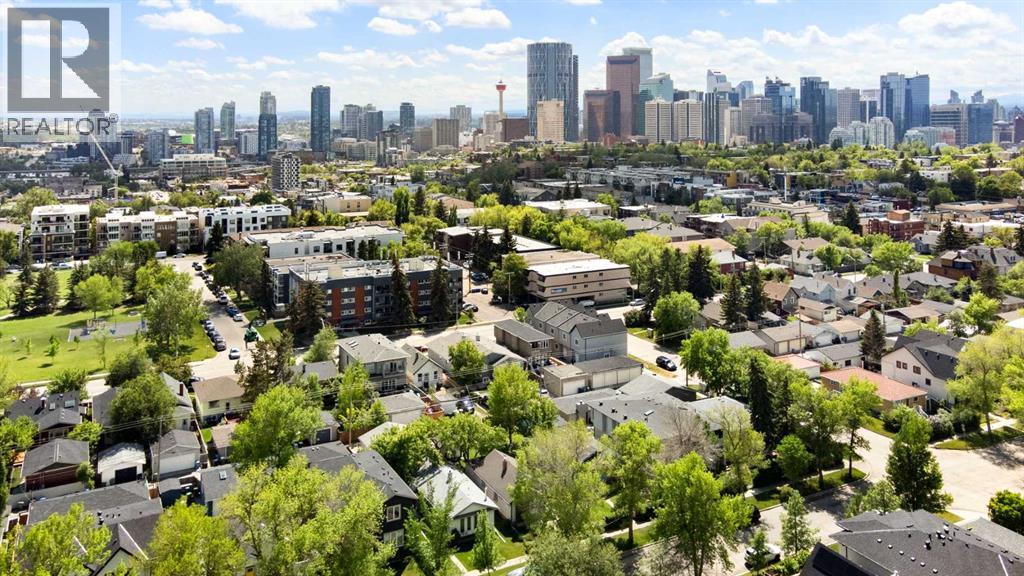House for Sale in 609 9 Avenue NE|Calgary, Alberta T2E0W4 2