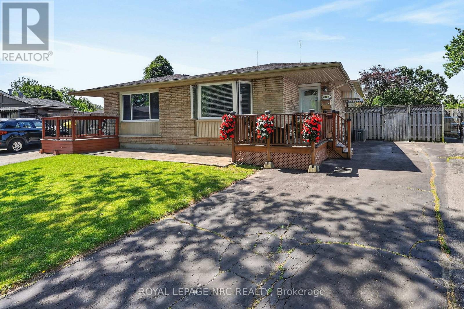 4451 MEADOWVALE DRIVE, Niagara Falls (Morrison), Ontario L2E5W8