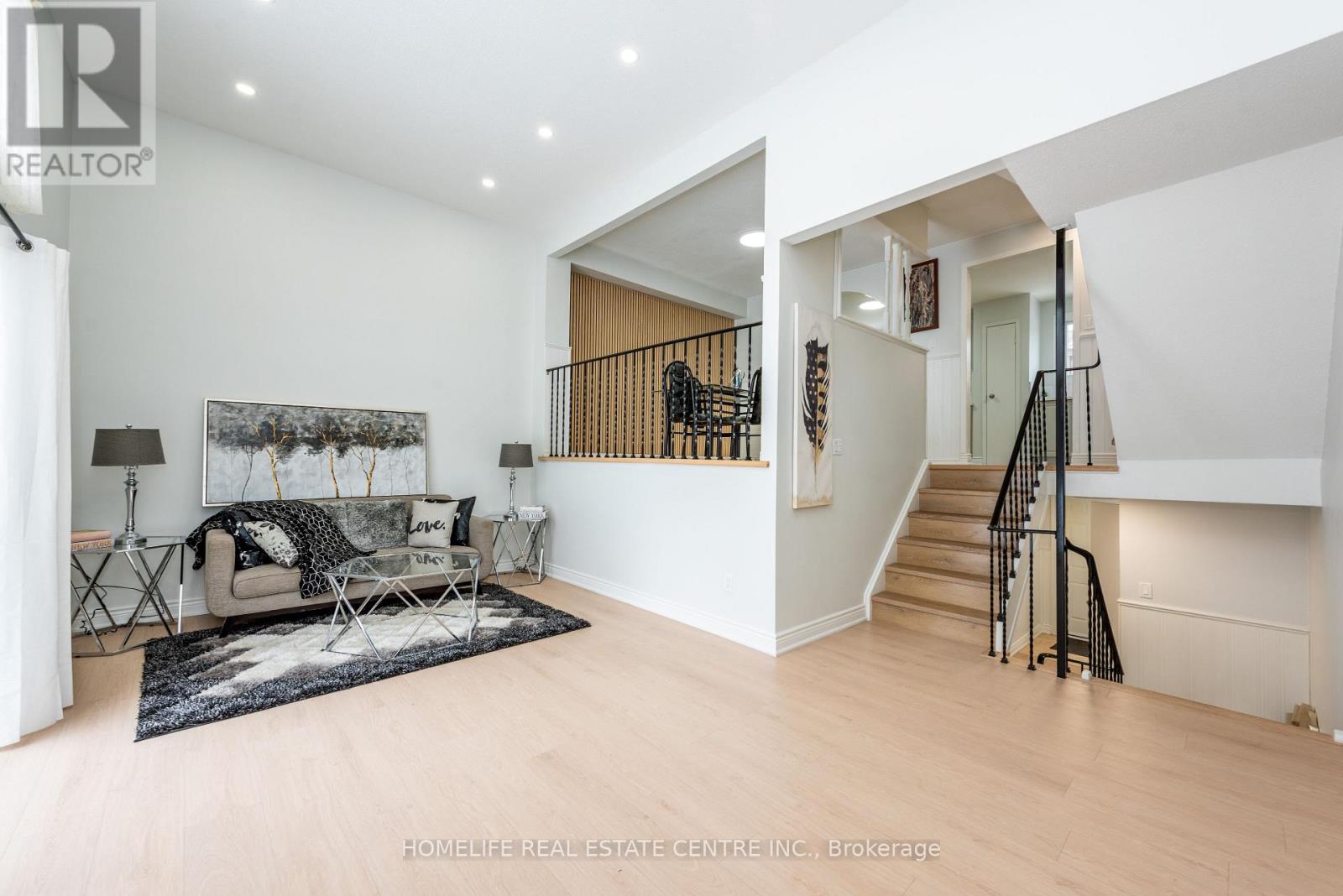 62 MCCALLUM COURT, Brampton (Queen Street Corridor), Ontario L6W3M4