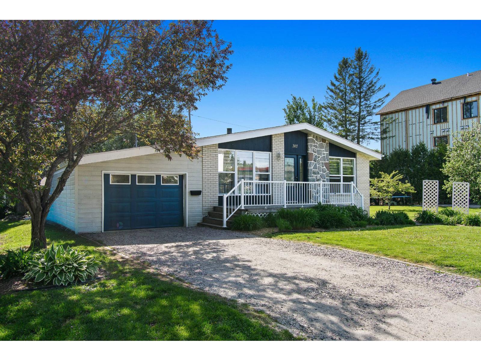 307 Rue Laviolette