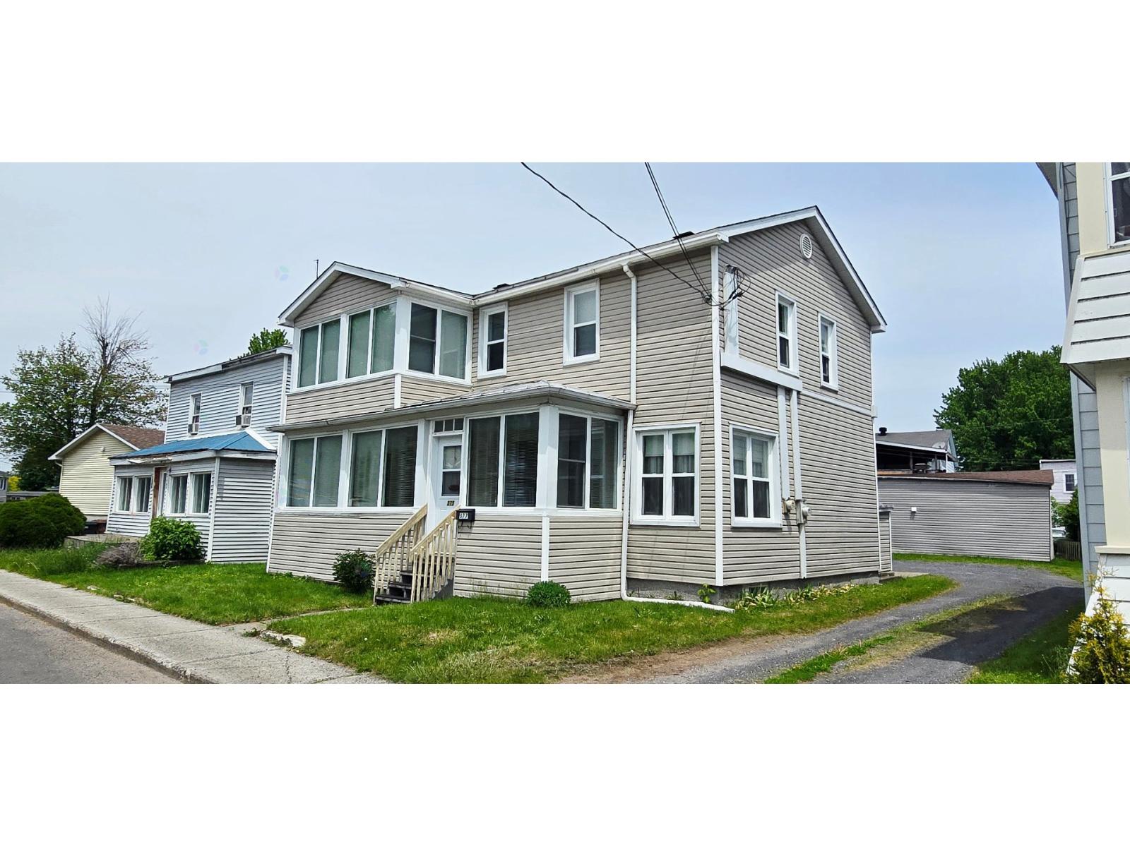 375-377 Rue St-Hilaire
