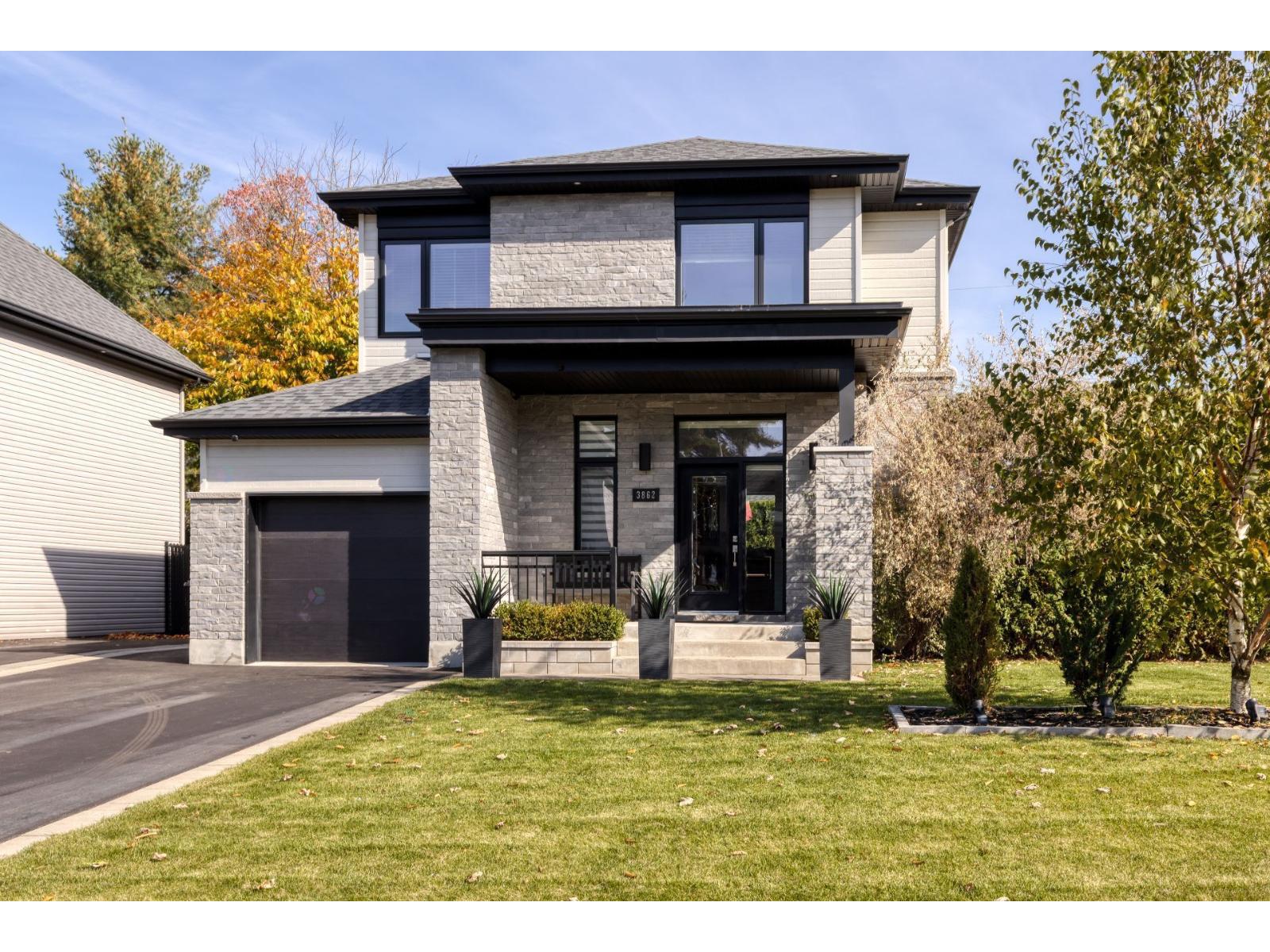3862 Rue Mandeville