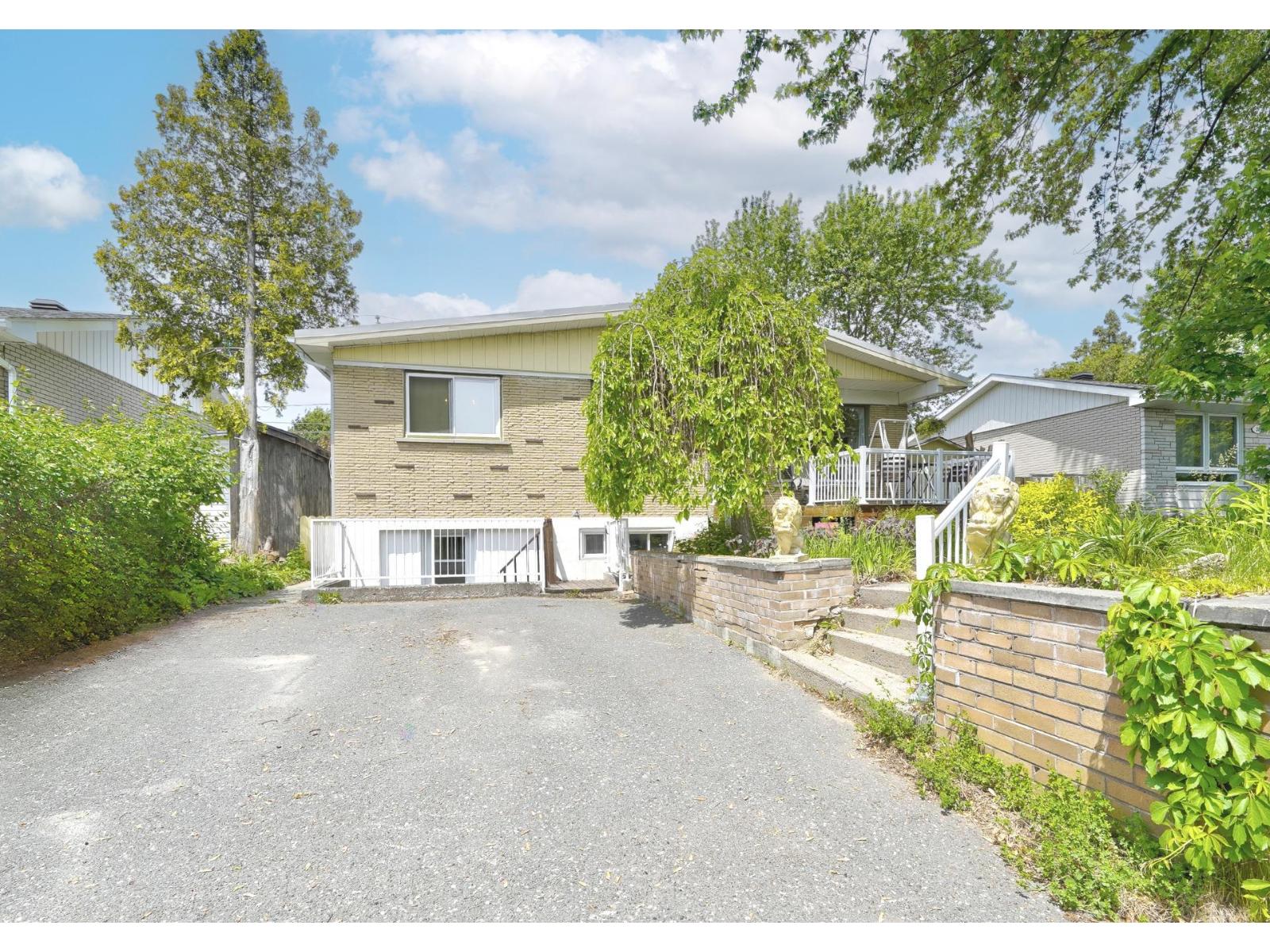 385 Rue Pelletier