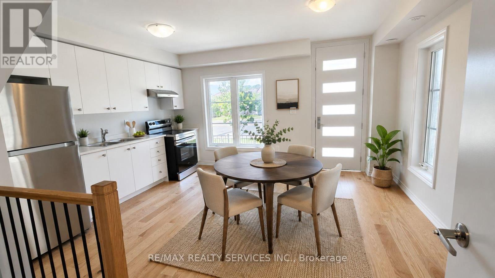 Row / Townhouse for Sale in 5925 SAIGON STREET|Mississauga (East Credit), Ontario L5V2V9 4