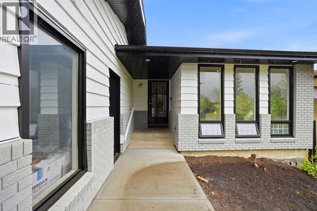 House for Sale in 300 Edgehill Drive NW|Calgary, Alberta t3a2S3 4
