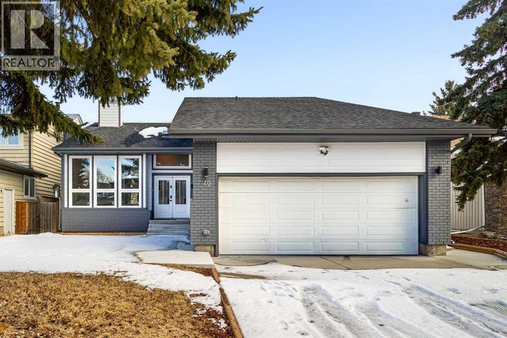 House for Sale in 40 Wood Crescent SW|Calgary, Alberta T2W4B6 2