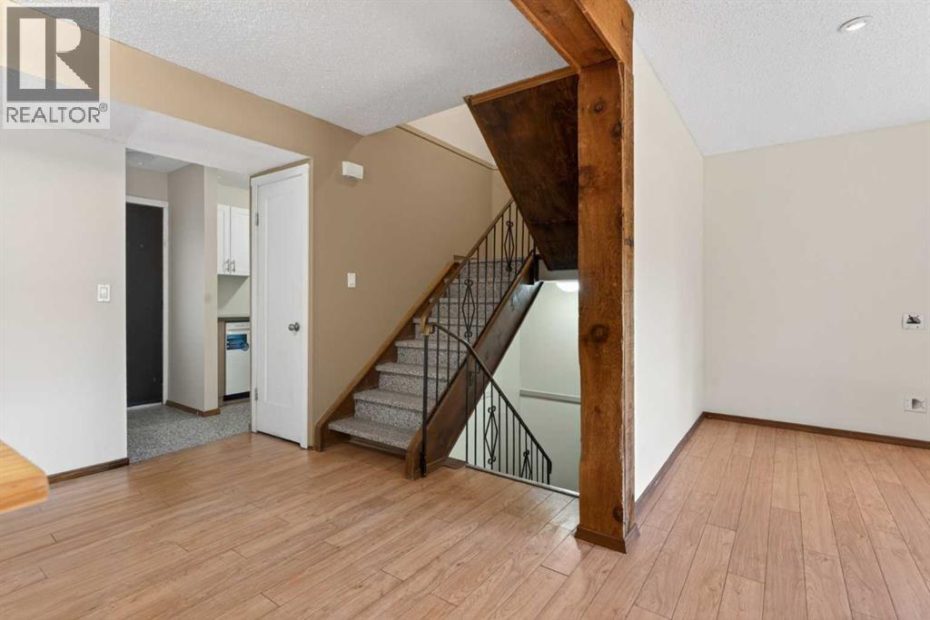 Row / Townhouse for Sale in 408, 2520 Palliser Drive SW|Calgary, Alberta T2V4S9 3