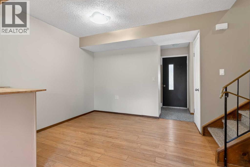 Row / Townhouse for Sale in 408, 2520 Palliser Drive SW|Calgary, Alberta T2V4S9 4