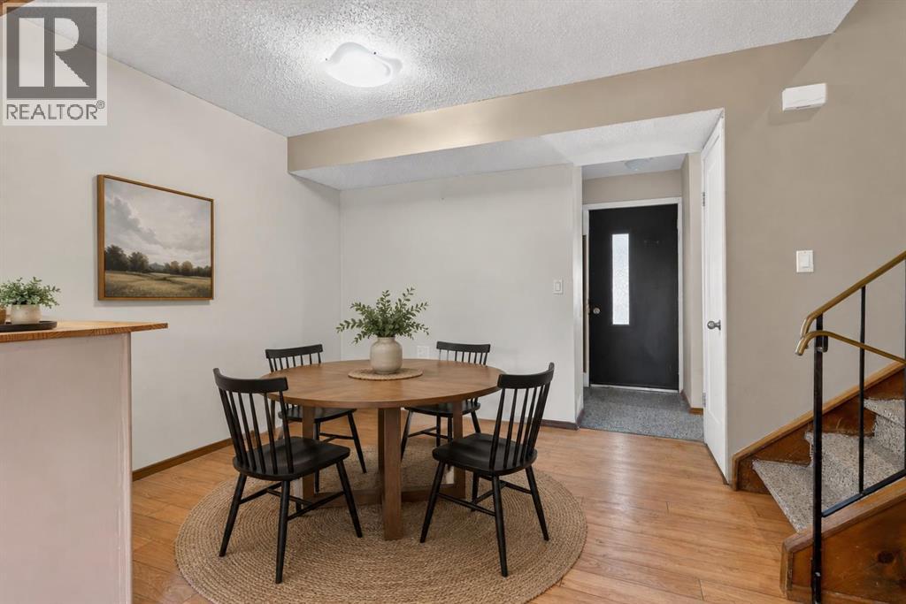 Row / Townhouse for Sale in 408, 2520 Palliser Drive SW|Calgary, Alberta T2V4S9 5