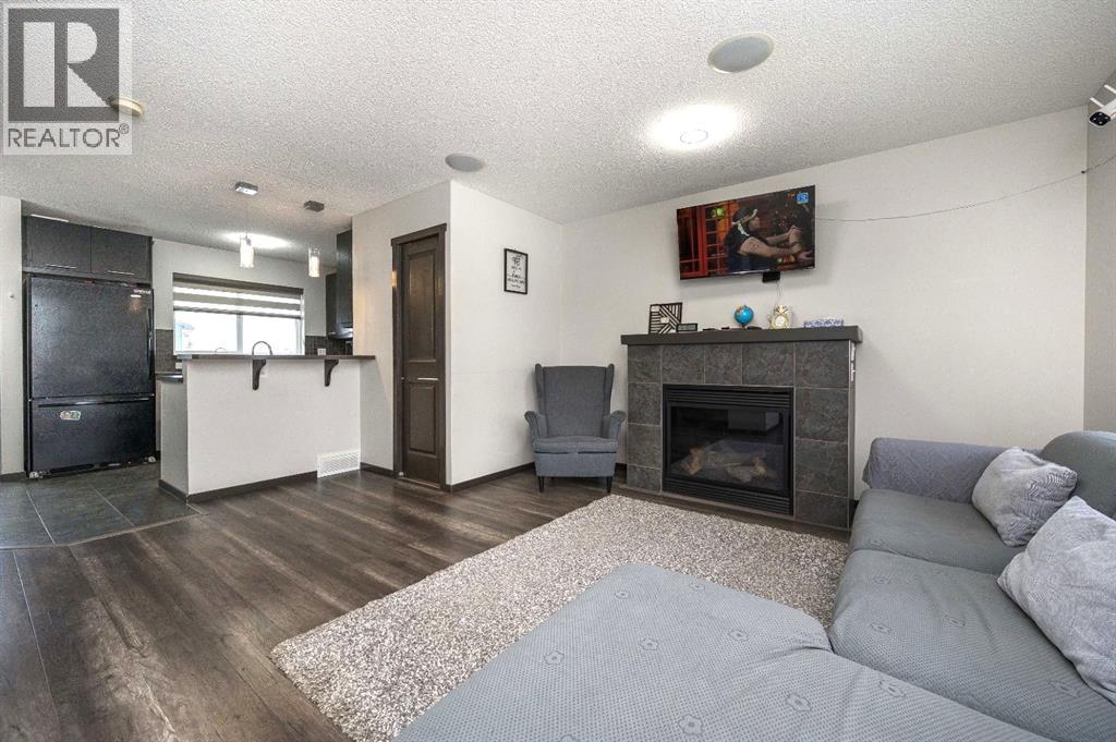 Duplex for Sale in 702 Panamount Boulevard NW|Calgary, Alberta T3K0P7 5