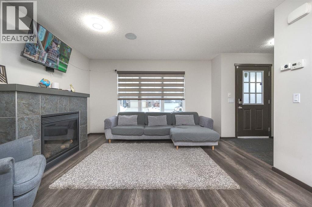 Duplex for Sale in 702 Panamount Boulevard NW|Calgary, Alberta T3K0P7 4