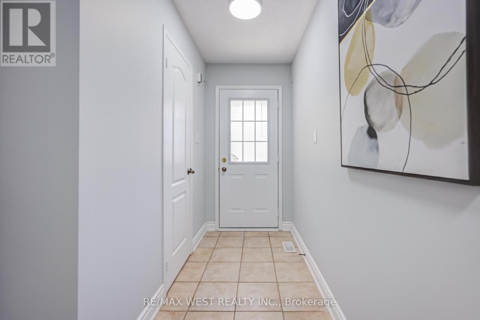 Row / Townhouse for Sale in 77 - 7360 ZINNIA PLACE|Mississauga (Meadowvale Village), Ontario L5W2A4 3