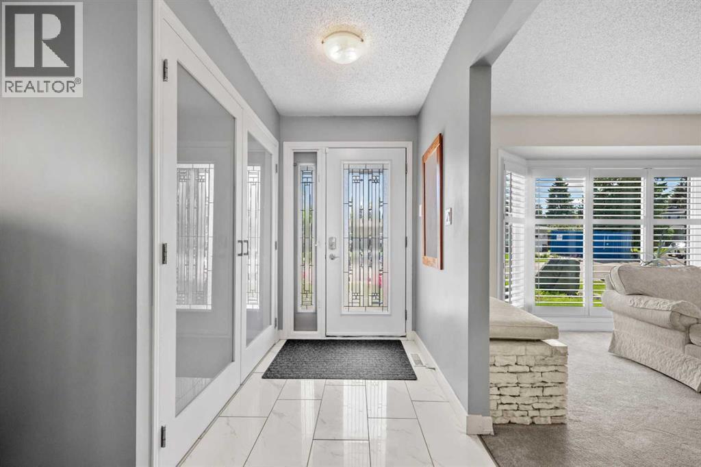 House for Sale in 32 Lake Crimson Close SE|Calgary, Alberta T2J3K7 5