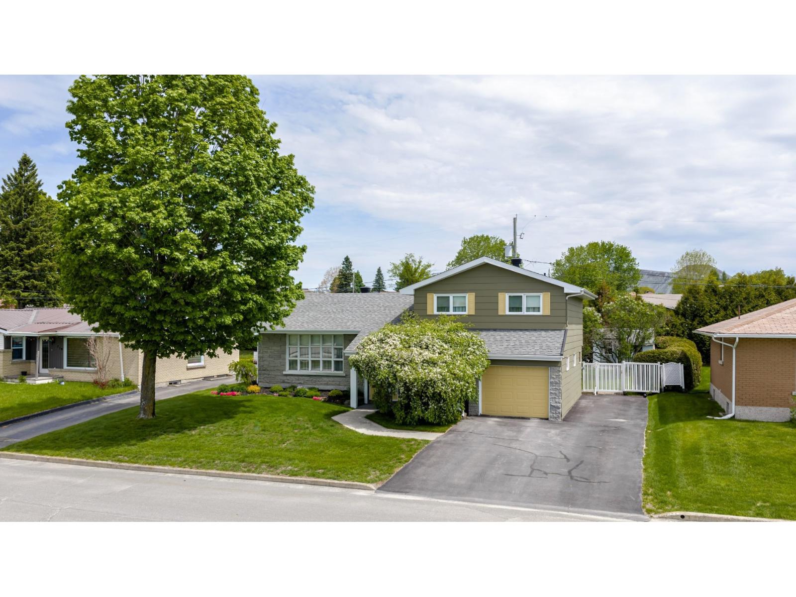705 Rue Maheux