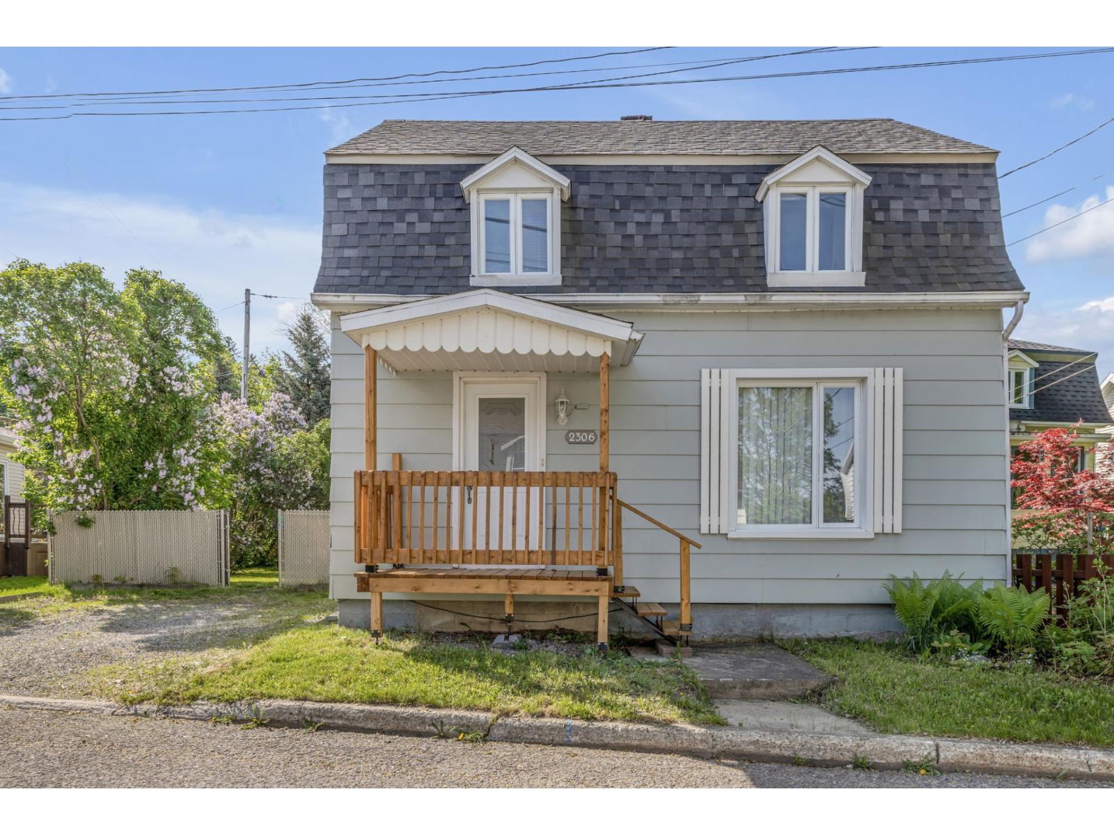 2306 Rue St-Albert