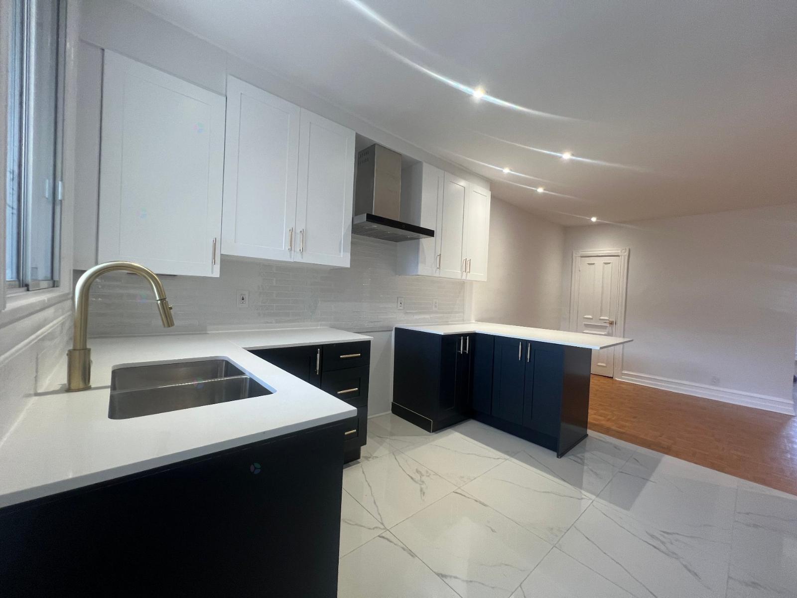 7558 Rue Berri