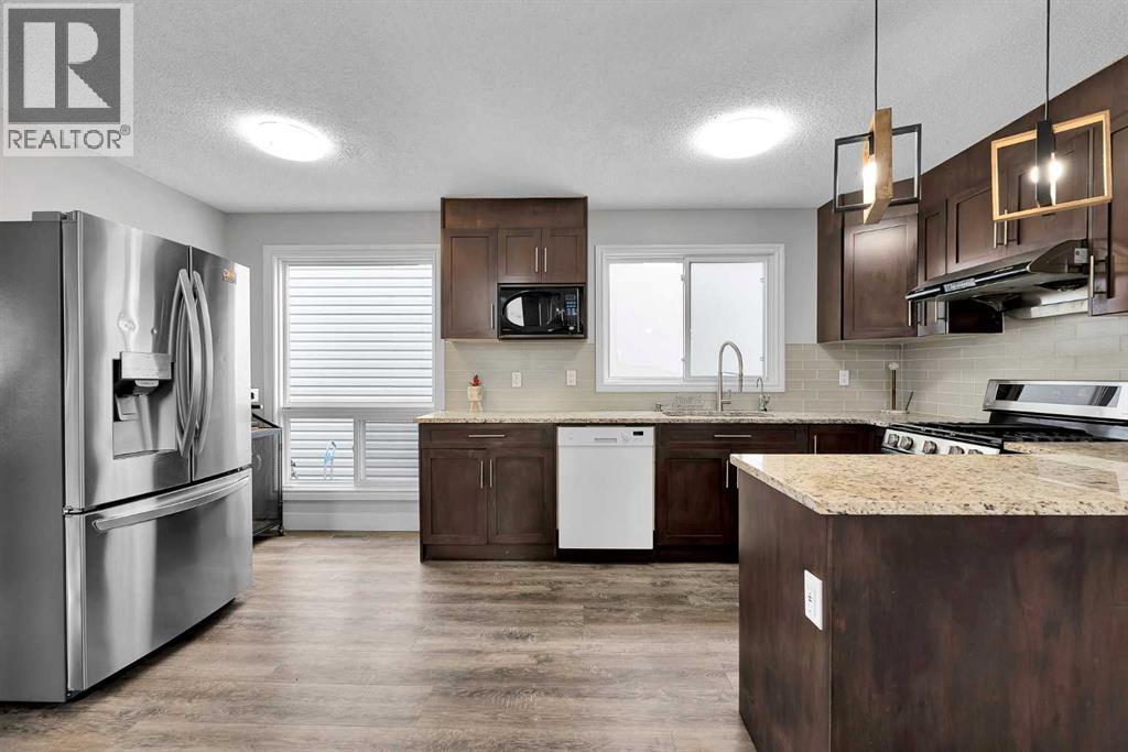 House for Sale in 44 Strathclair Rise SW|Calgary, Alberta T3H1G4 3