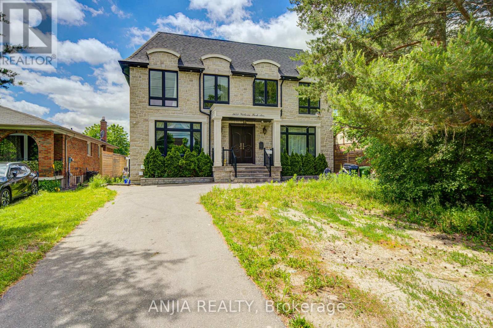 2652 VICTORIA PARK AVENUE