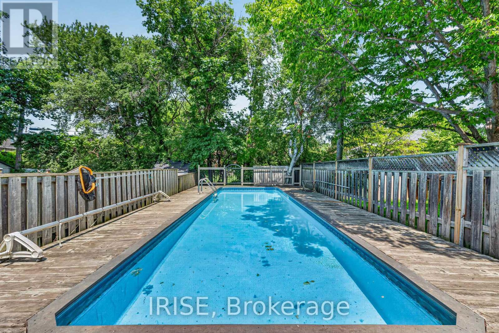 Row / Townhouse for Sale in 1015 FALGARWOOD DRIVE|Oakville (FA Falgarwood), Ontario L6H1N7 2