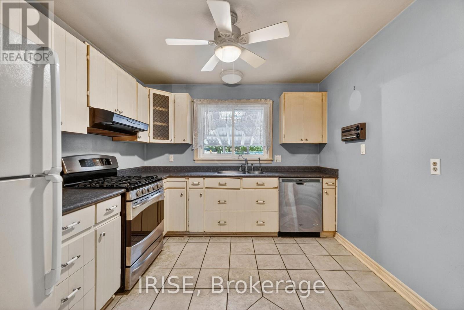 Row / Townhouse for Sale in 1015 FALGARWOOD DRIVE|Oakville (FA Falgarwood), Ontario L6H1N7 5