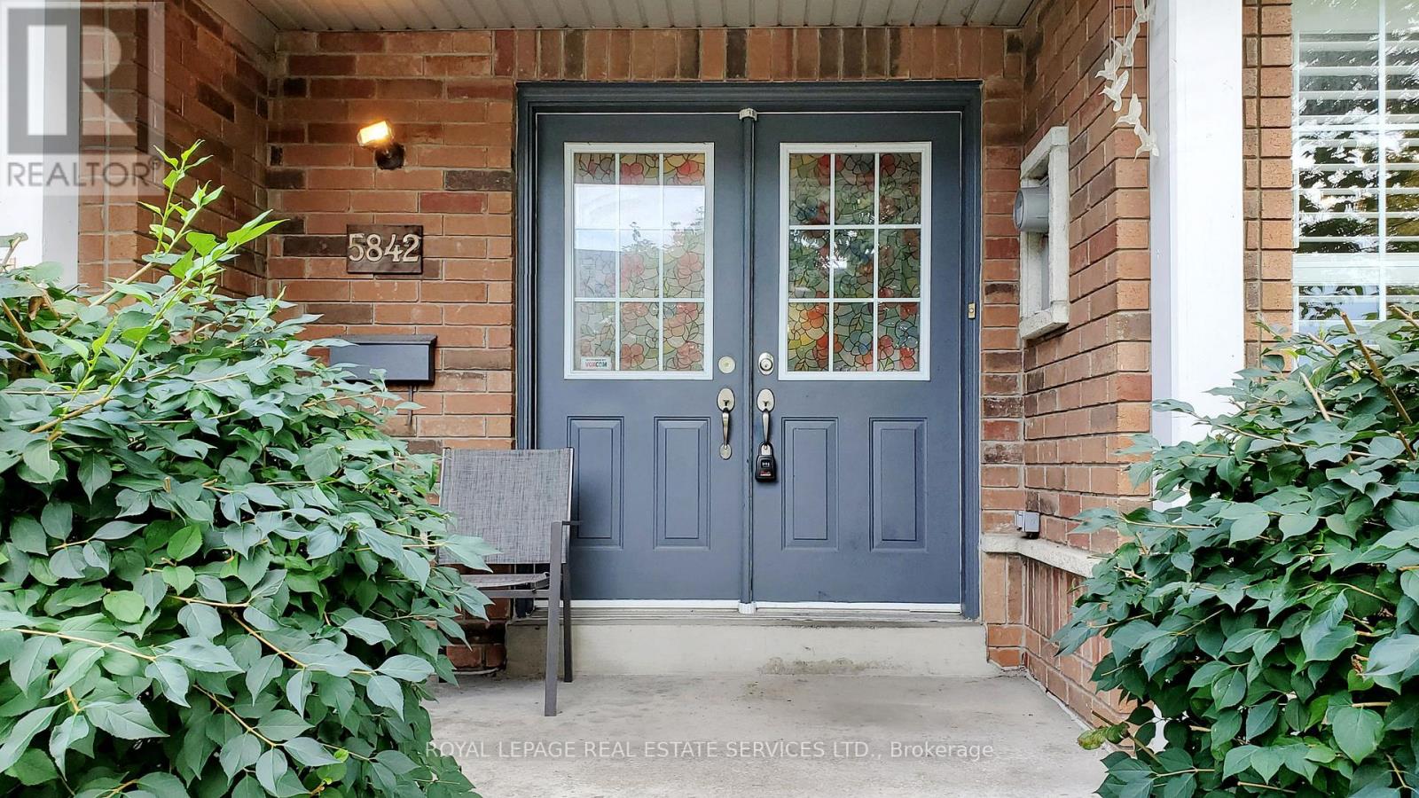 Row / Townhouse for Sale in 5842 TENTH LINE W|Mississauga (Churchill Meadows), Ontario L5M6S5 2