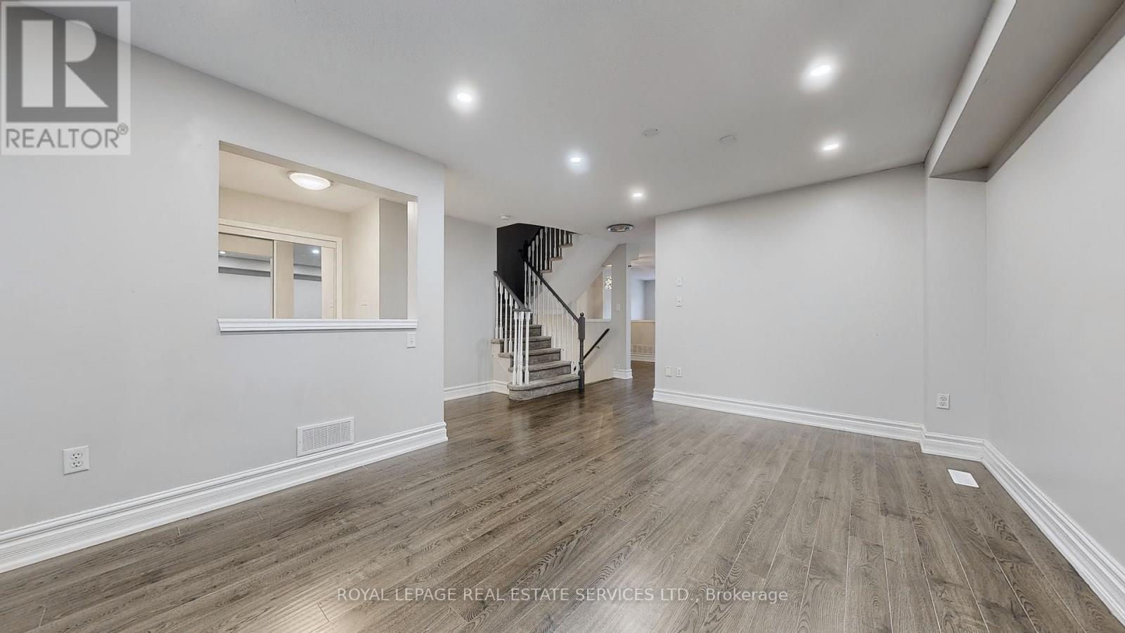 Row / Townhouse for Sale in 5842 TENTH LINE W|Mississauga (Churchill Meadows), Ontario L5M6S5 4