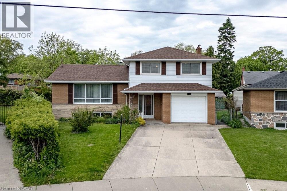 134 GREENINGDON Drive, Hamilton, Ontario L9A3A9