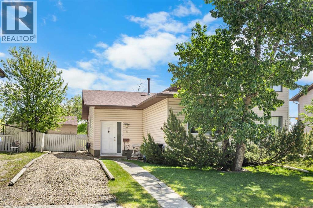 Duplex for Sale in 41 Castleglen Road NE|Calgary, Alberta T3J1P2