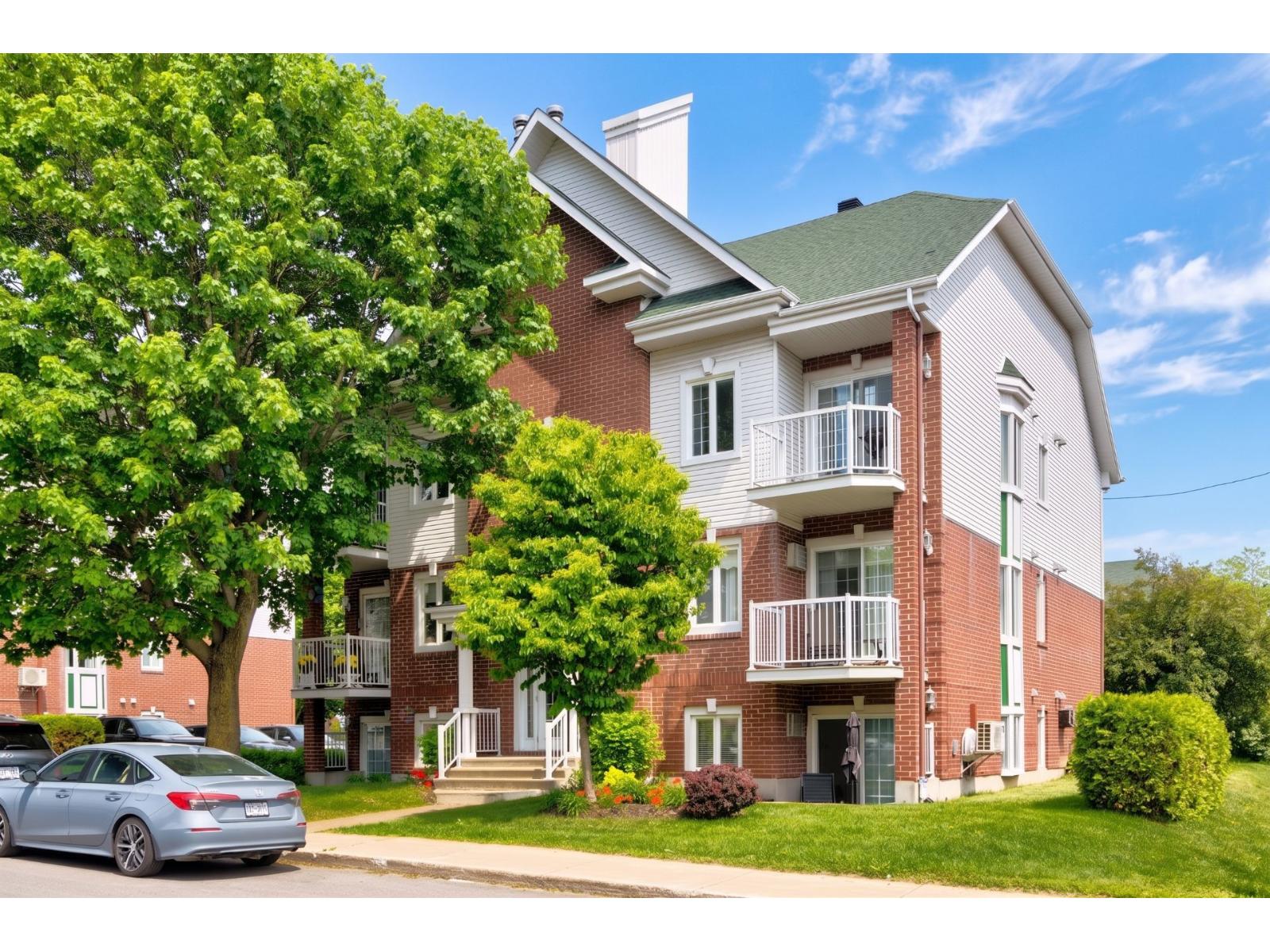 331 Ch. de la Côte-St-Louis, #202, Sainte-Thérèse, Quebec J7E5S5