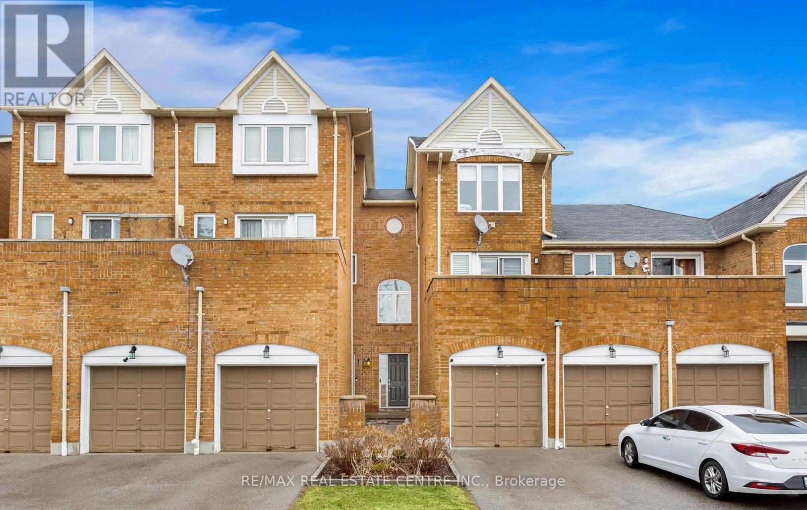 Row / Townhouse for Sale in 68 - 45 BRISTOL ROAD E|Mississauga (Hurontario), Ontario L4Z3P5 2