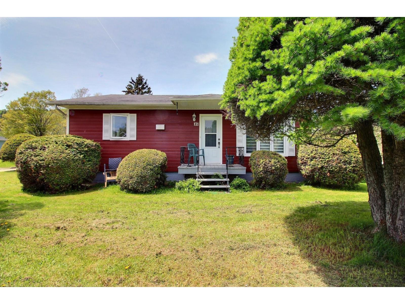 121 Rue Duguay, La Malbaie, Quebec G5A1B5