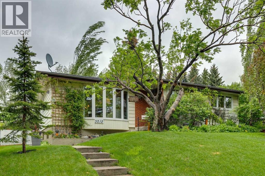 House for Sale in 3212 Conrad Drive NW|Calgary, Alberta T2L1B4