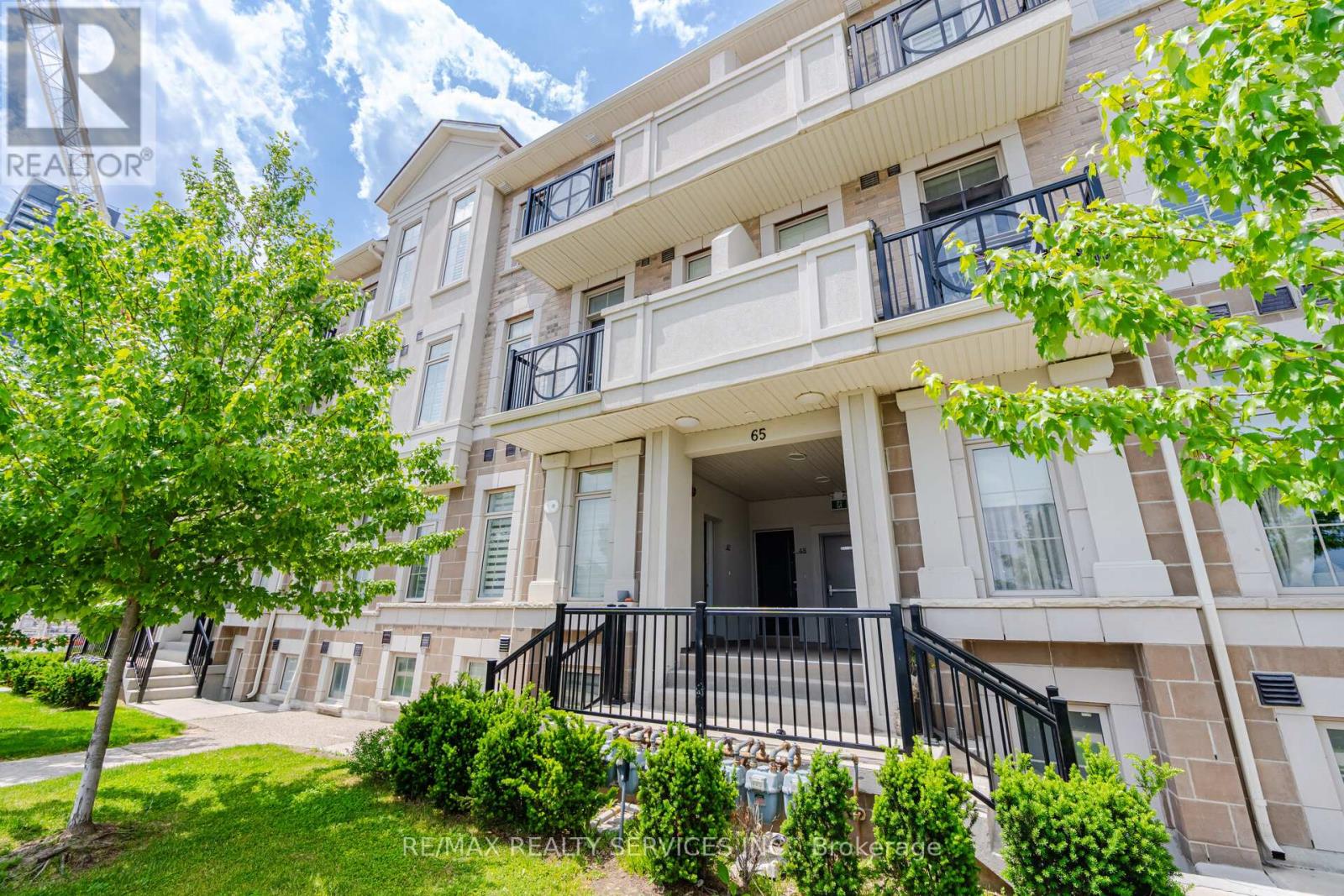 Row / Townhouse for Sale in 48 - 65 ARMDALE ROAD|Mississauga (Hurontario), Ontario L4Z0C7 3